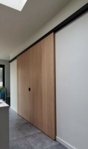 Schilderbinnendeuren met of zonder glas - sensa / invisible door / blokkaderdeur SBK Schrijnwerkerij maatwerk - gyprocwerk - tuinhuizen - poolhouse - binnenschrijnwerk - buitenschrijnwerk - totaal renovatieprojecten - nieuwbouw